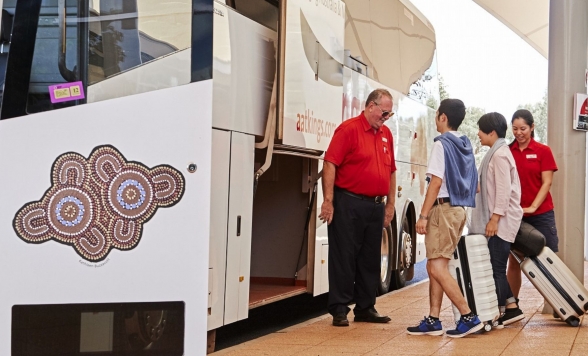 アリススプリングス→エアーズロックリゾート混載片道送迎